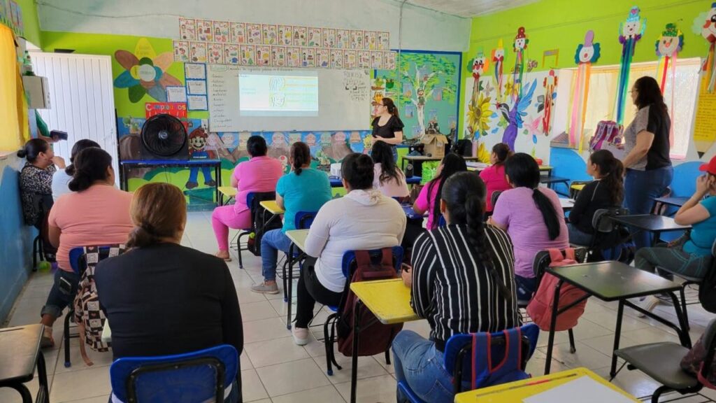 Imparten platica sobre prevención de la violencia en contra de la Mujer
