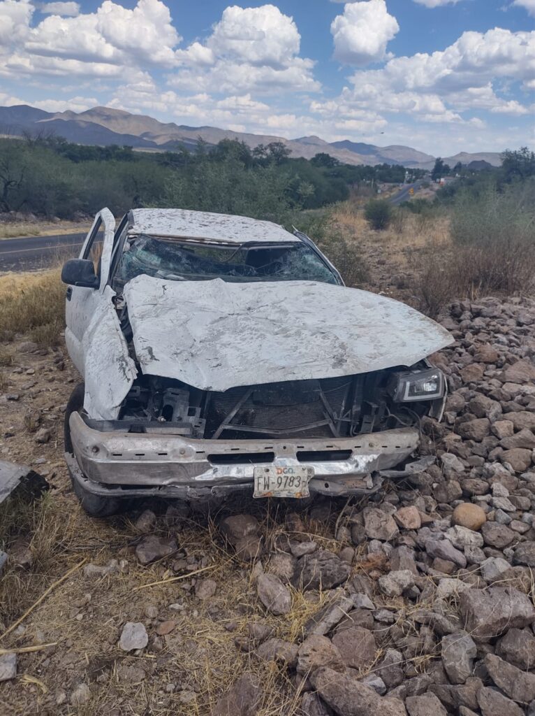 Volcadura de hermanos dejó a uno sin vida