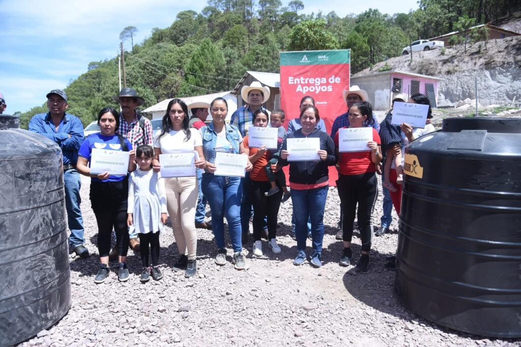 Alcalde entrega apoyos a familias de zona alta