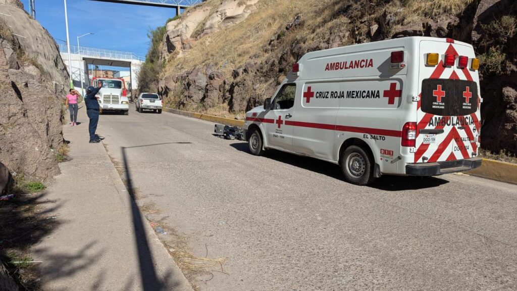 Motociclista se derrapa en calle Ferrocarril