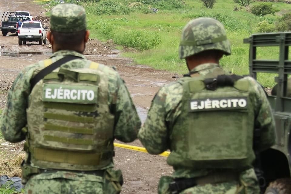 Rifle y pistola cargaba cuando lo agarraron los militares