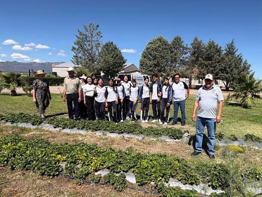 Fortalecen la identificación cultural en Durango con visita a las colonias menonitas de Nuevo Ideal