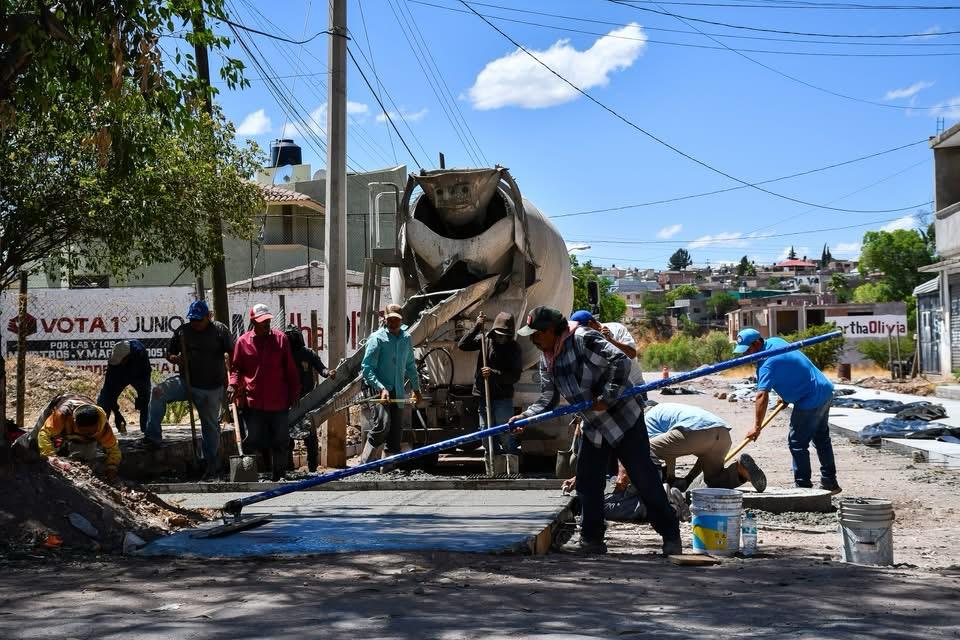 Avanza la transformación urbana en Santiago Papasquiaro con obras en calles cercanas al parque Zaragoza