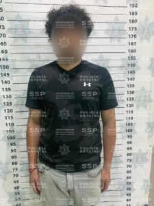 Dejan ataúd en la escuela que los expulsó y reprobó