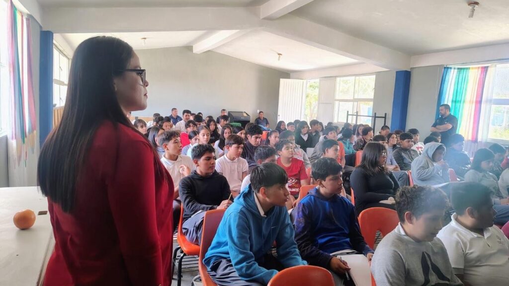 Imparten tema sobre prevención del suicidio en telesecundaria de San Francisco Javier