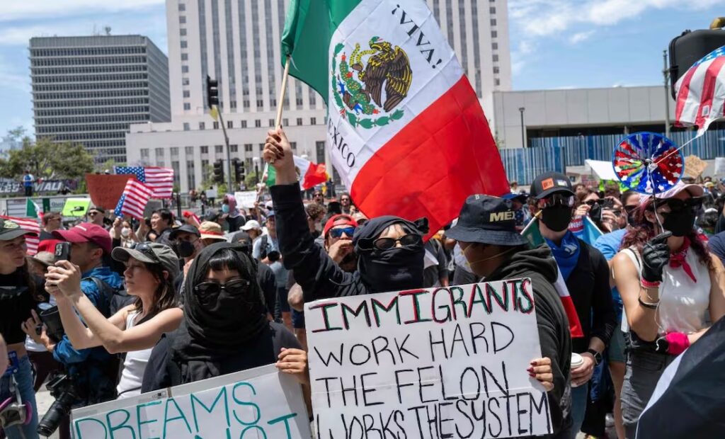 Consúl de Los Ángeles acusa retrasos en registro de mexicanos detenidos en redadas; pasan de 72 horas hasta días