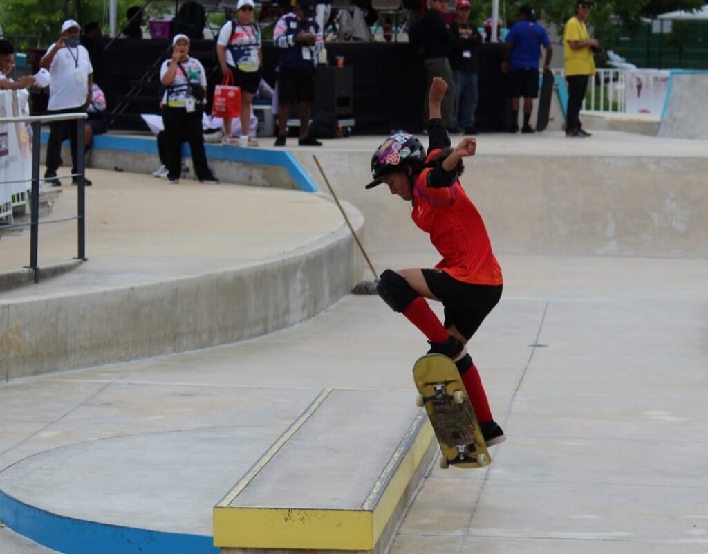 Arely logró meterse a la gran final de skate en la Olimpiada Nacional.