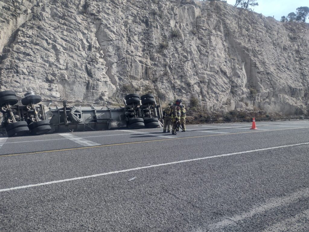 Otra volcadura de pipa en la Súper a Mazatlán