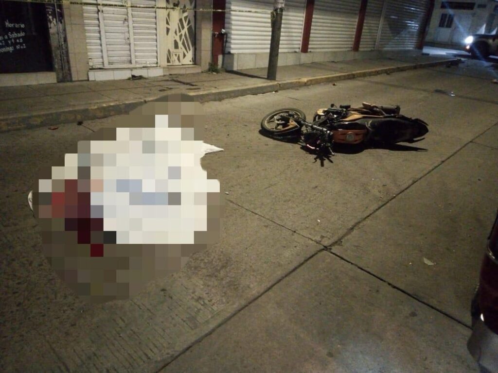 Chofer alcoholizado chocó y mató a motociclista