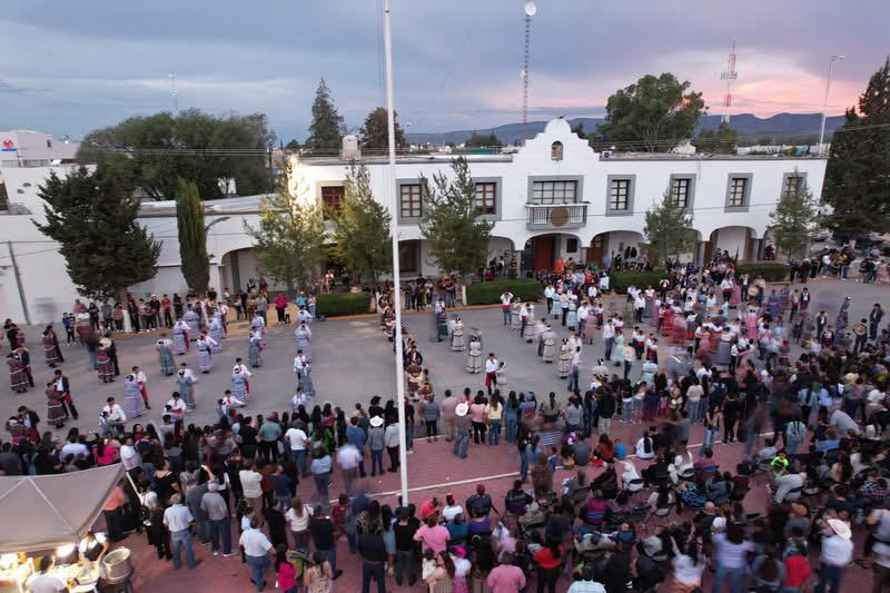 Éxito rotundo en la primer polka monumental en Nuevo Ideal, Durango