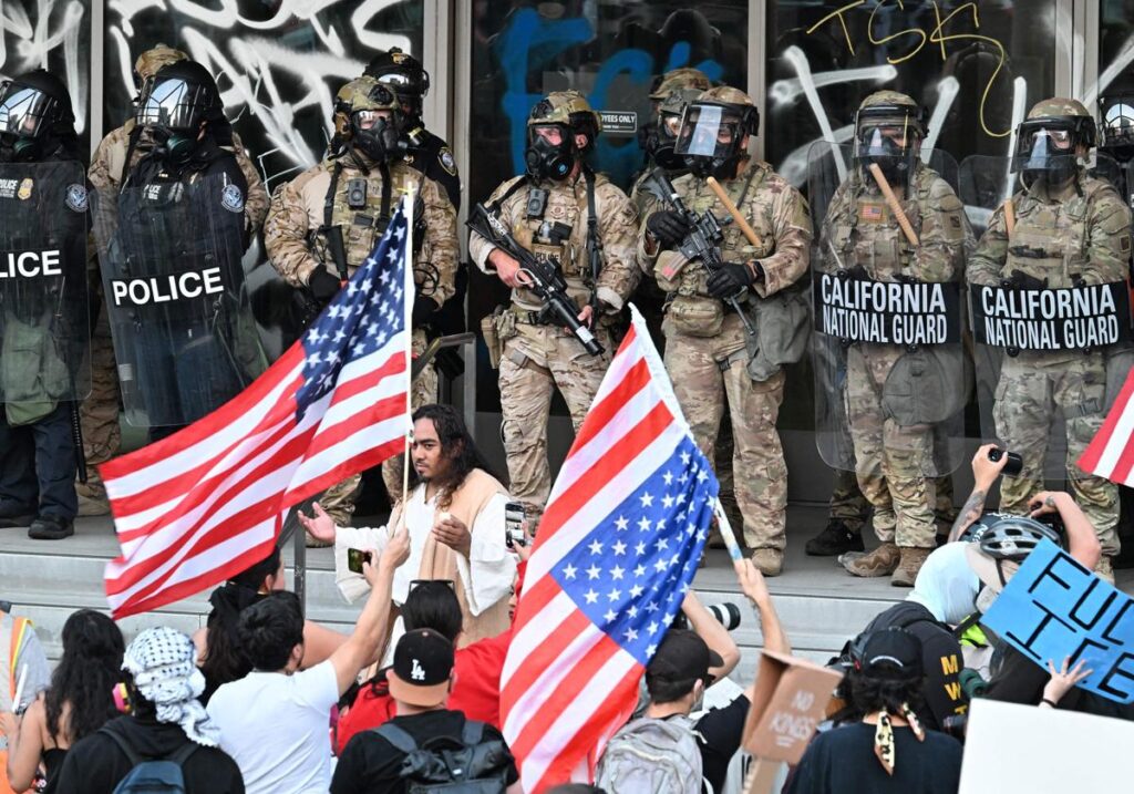 Soldados en Los Ángeles tienen autorización temporal para detener civiles, dice comandante