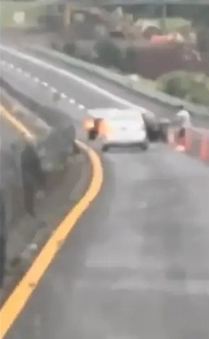 Roban vehículos en la carretera Texcoco-Calpulalpan