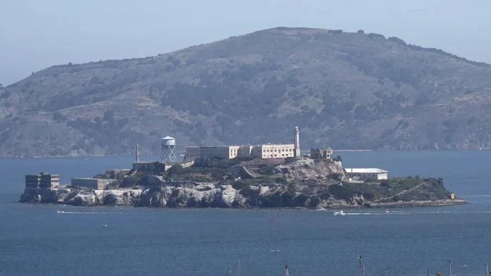 «Alcatraz Lagarto»: Florida planea cárcel para migrantes rodeada de caimanes y serpientes