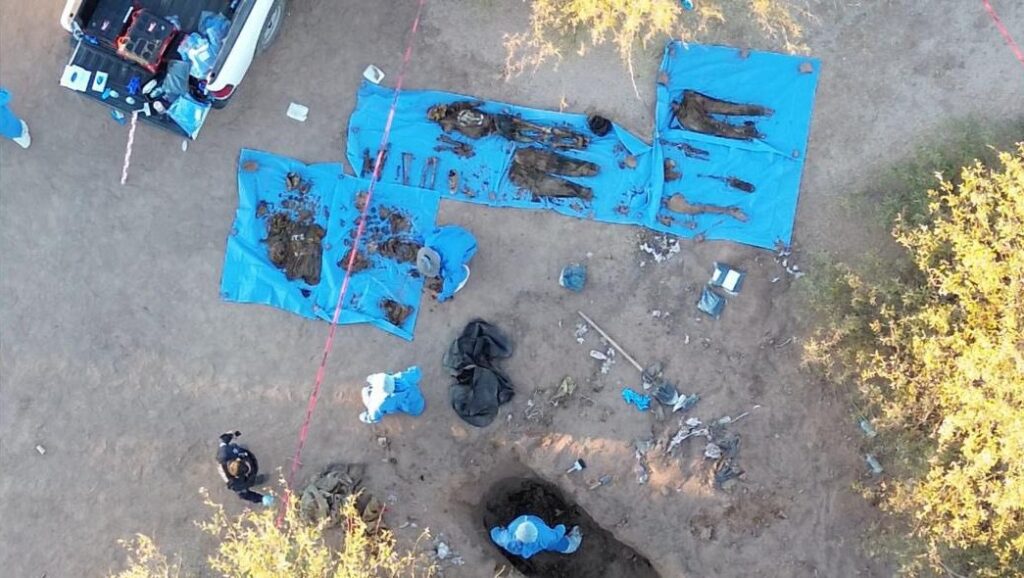 Buscadoras encuentran panteón clandestino con osamentas en Sonora