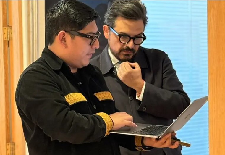 Desmienten salida de Zoé Robledo del IMSS
