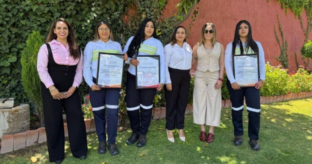 ¡Por primera vez! Mujeres mexicanas se preparan para conducir trenes