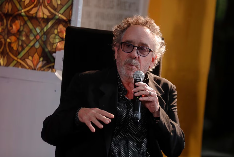 Tim Burton da clase magistral en cementerio Mexicano