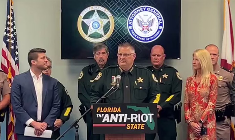 Alguacil de florida amenaza con fuerza letal en protestas
