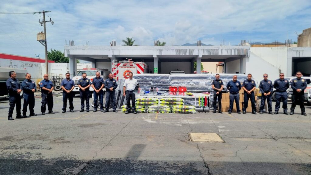 Entrega Gobierno del Estado equipamiento para guardavidas en zonas costeras y turísticas de Nayarit