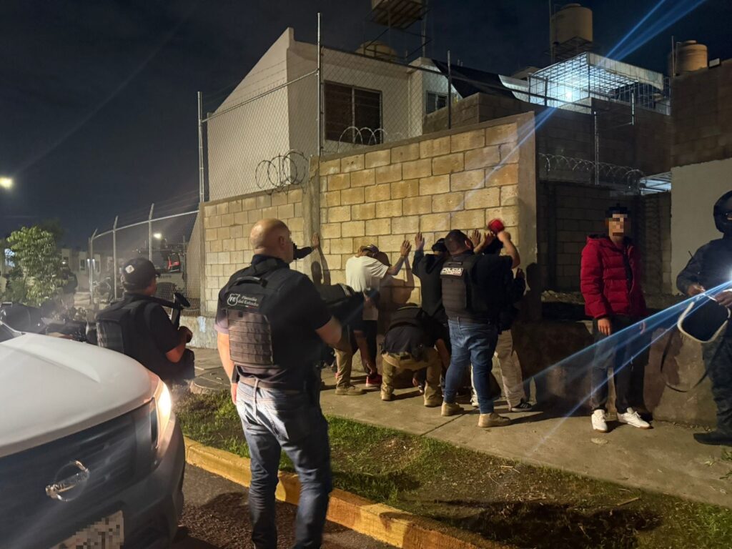 Refuerza Vicefiscalía Regional la seguridad en El Salto con operativo en varias colonias