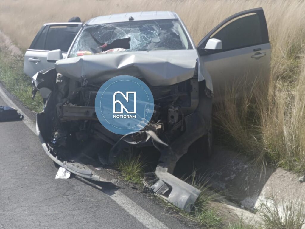 Choque frontal en la carretera Parral–Guadalupe y Calvo deja varios lesionados