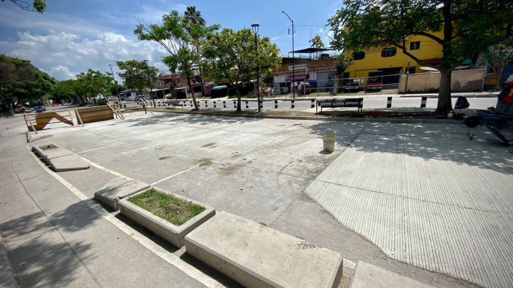 Concluyen reparación del primer socavón en Av. Malecón, van por el segundo
