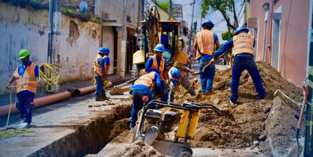 Avanzan trabajos de reparación por socavón en el Centro de Tlaquepaque