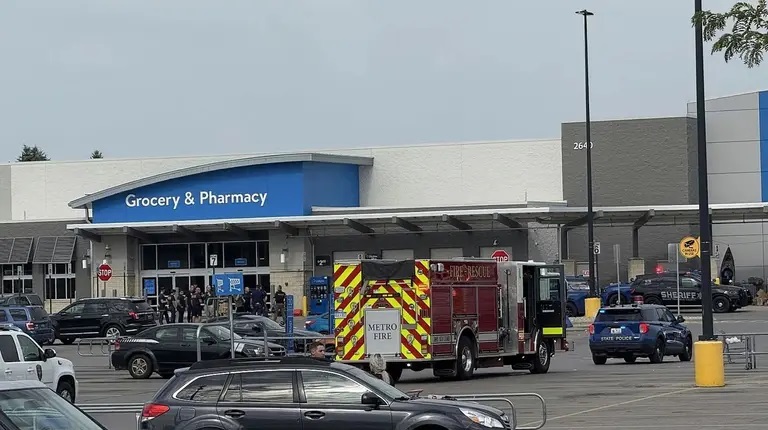 Reportan apuñalamiento masivo en supermercado de Michigan; hay 11 heridos