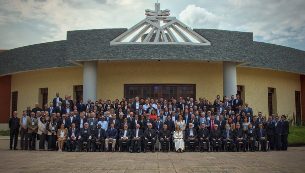 La UNIVA recibe la 28ª Asamblea General de la FIUC; en su Centenario