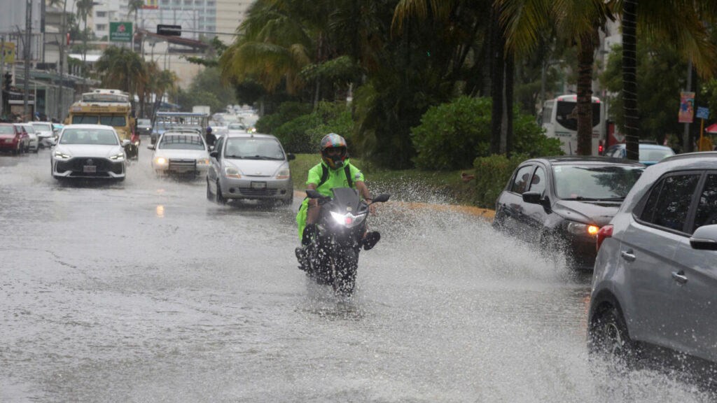 Huracán Flossie se debilita, pero provocará lluvias en al menos 27 estados