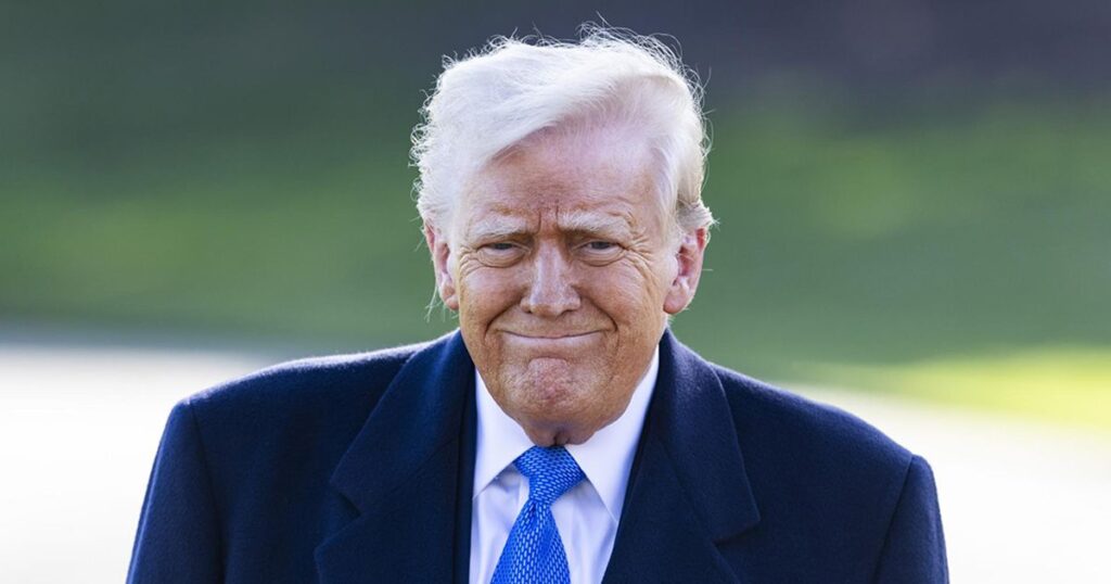 Trump anuncia un arancel del 50% al cobre y contempla uno de 200% a farmacéuticas