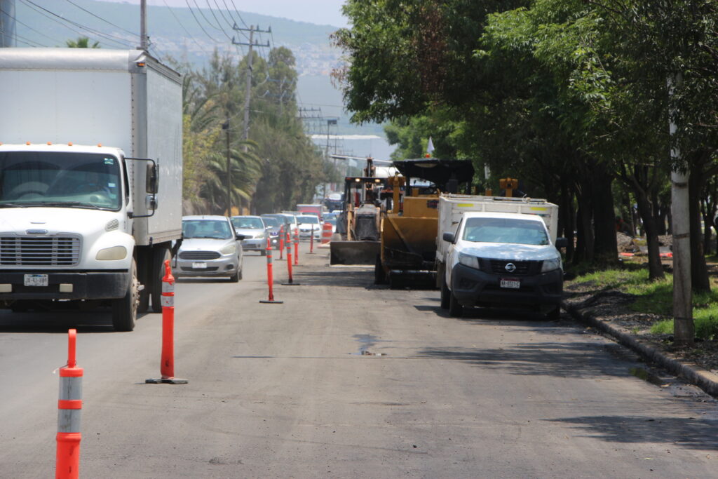 Avanzan trabajos de bacheo en Adolf B. Horn