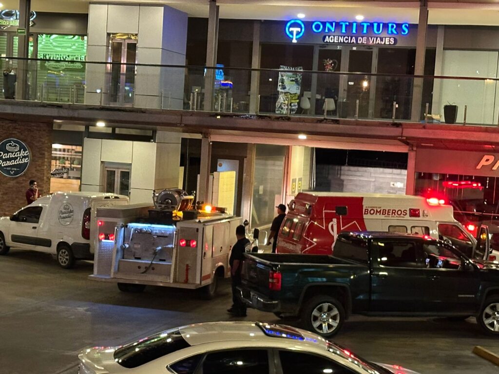 Se quedan atrapadas dos mujeres en el elevador de la plaza Doroteo