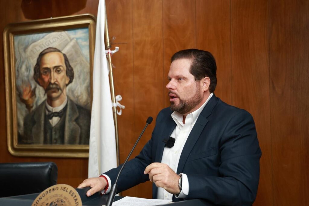 Convoca Otniel García a periodistas a afiliarse al Programa de Seguridad Social del Gobierno Federal
