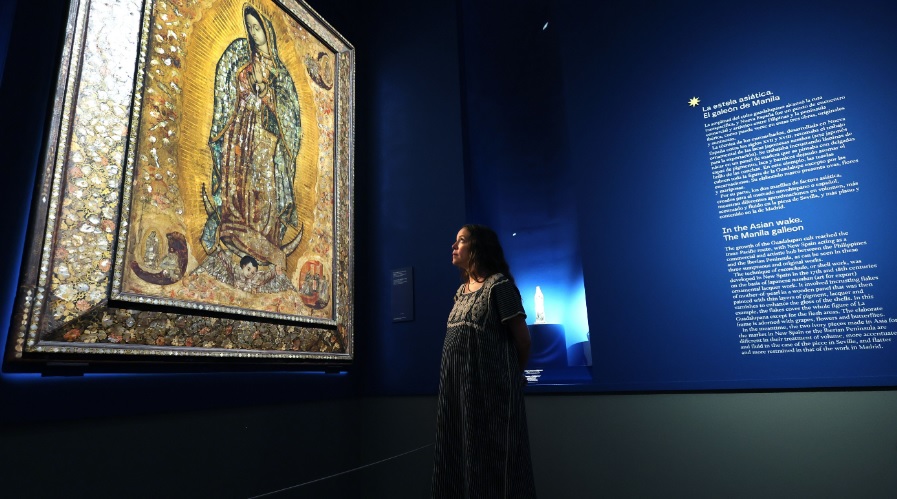 VIDEO: Natalia Lafourcade emociona al cantar ante la Virgen de Guadalupe en el Museo del Prado