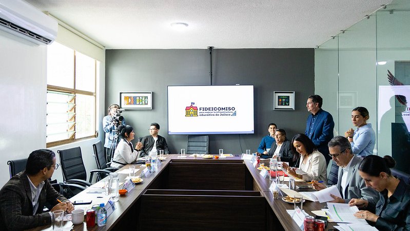 Aprueban mil millones de pesos adicionales para modernizar escuelas en Jalisco