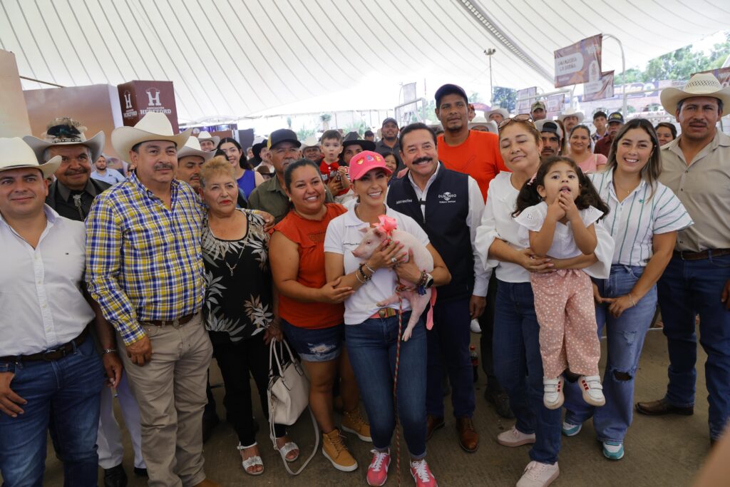 Comunidades rurales de Durango se unen a Marisol Rosso con donativos para la Subasta Tradicional Ganadera del DIF Estatal
