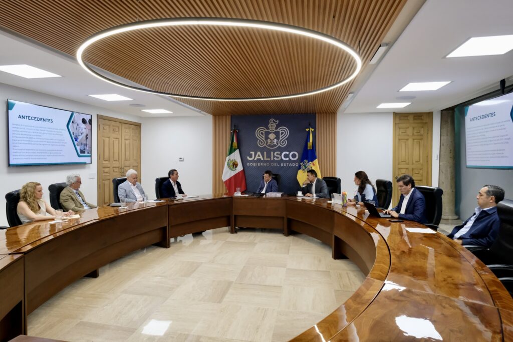 Explora Gobierno de Jalisco alianzas para fortalecer el sistema de salud