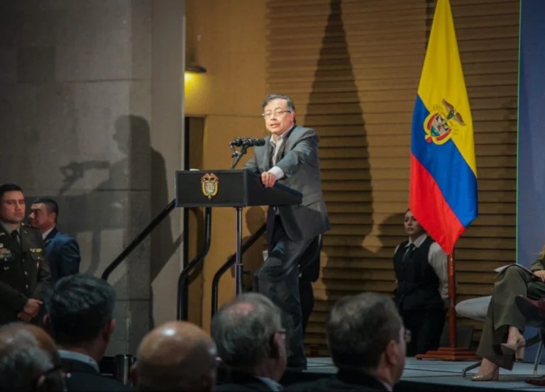 Petro llama a una descarbonización global para salvar el mundo