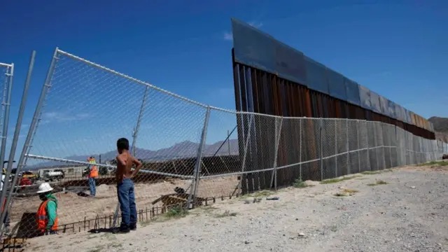 Descubren boquetes en el muro fronterizo de Chihuahua y Texas