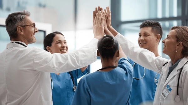 Denuncian fiesta sexual entre médicos, enfermeras y técnicos en área restringida