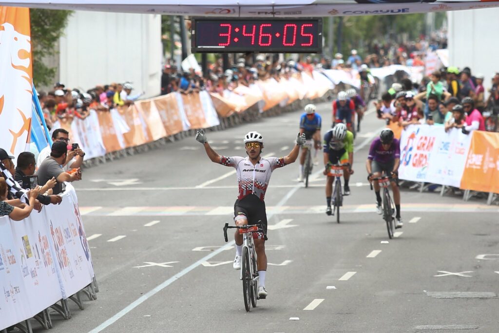 Más de mil ciclistas llenan de energía la ciudad en el Gran Giro Guadalajara