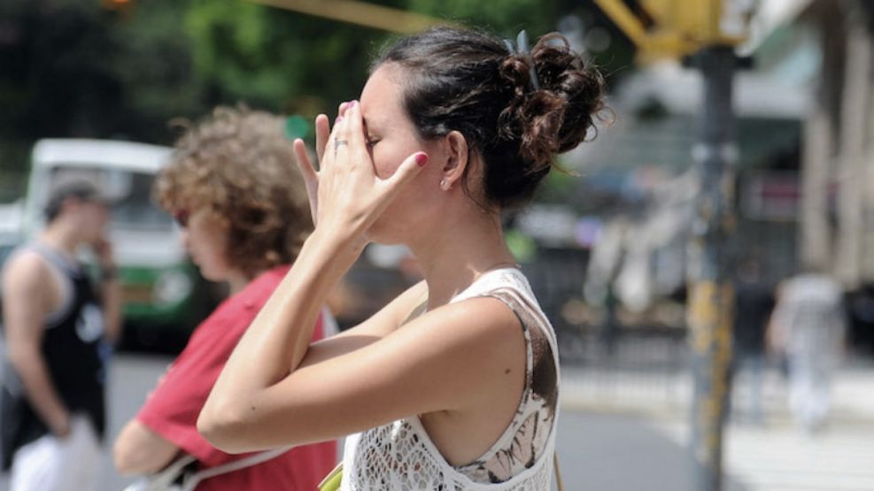 ¿Por qué el calor nos vuelve tan gruñones? La ciencia detrás del mal humor en verano