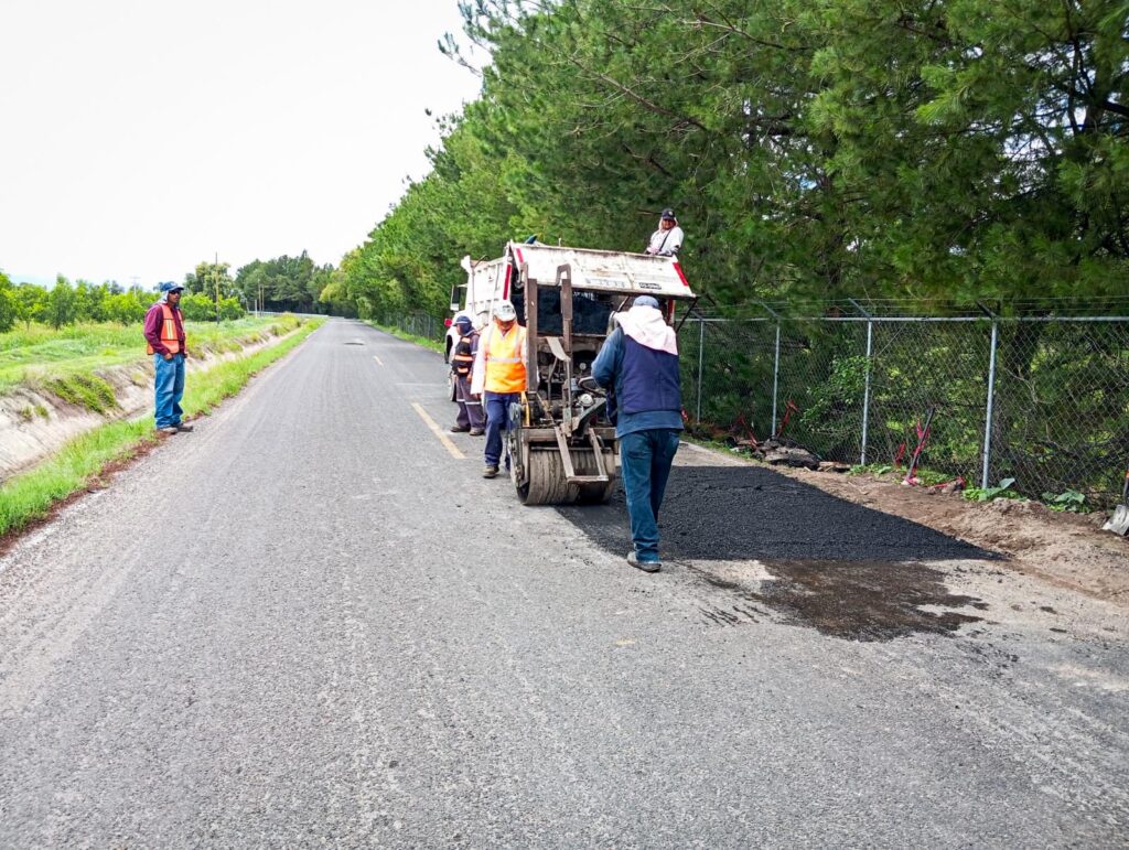 Atiende SECOPE bache peligroso en la Durango-Zacatecas, a la altura de Dolores Hidalgo
