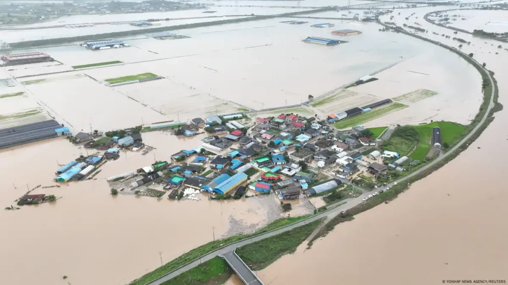 Al menos 4 muertos y más de 1,300 evacuados por lluvias en Corea del Sur