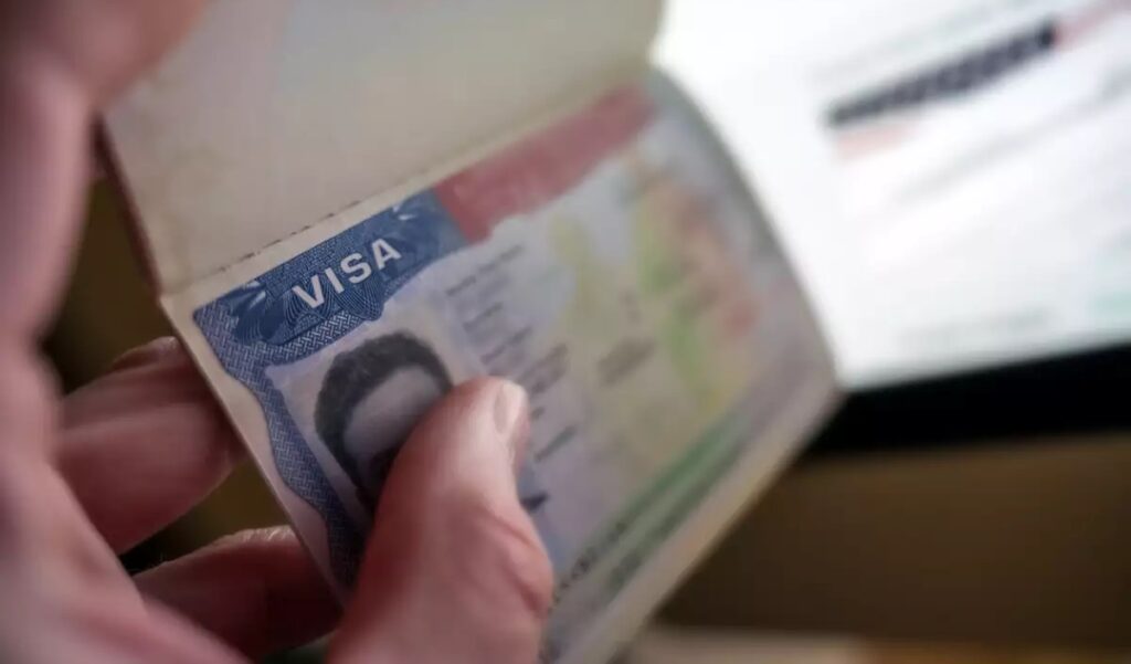 Precios de visas a EE.UU. aumentarán el doble tras nuevo impuesto migratorio