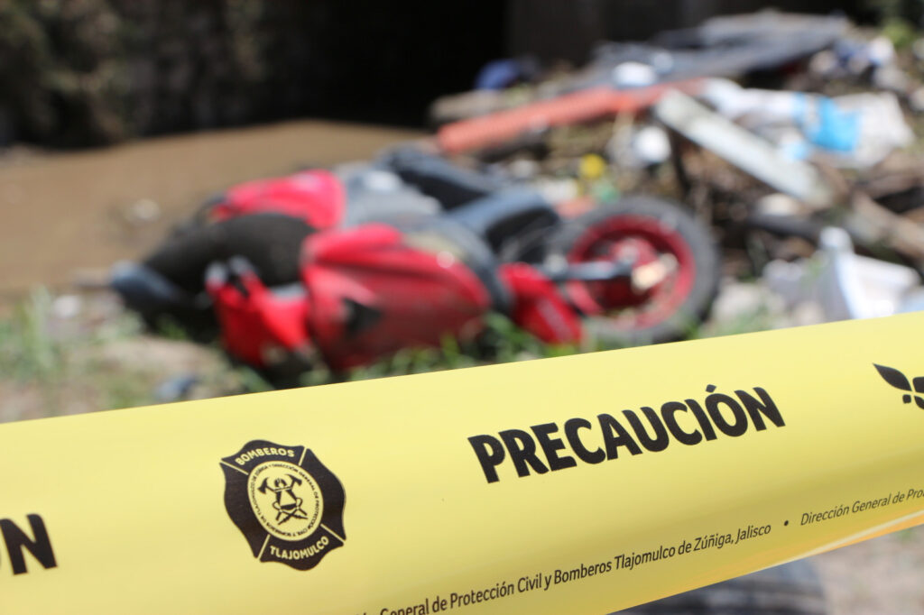 Hallan sin vida a ingeniero arrastrado por la corriente en Tlajomulco