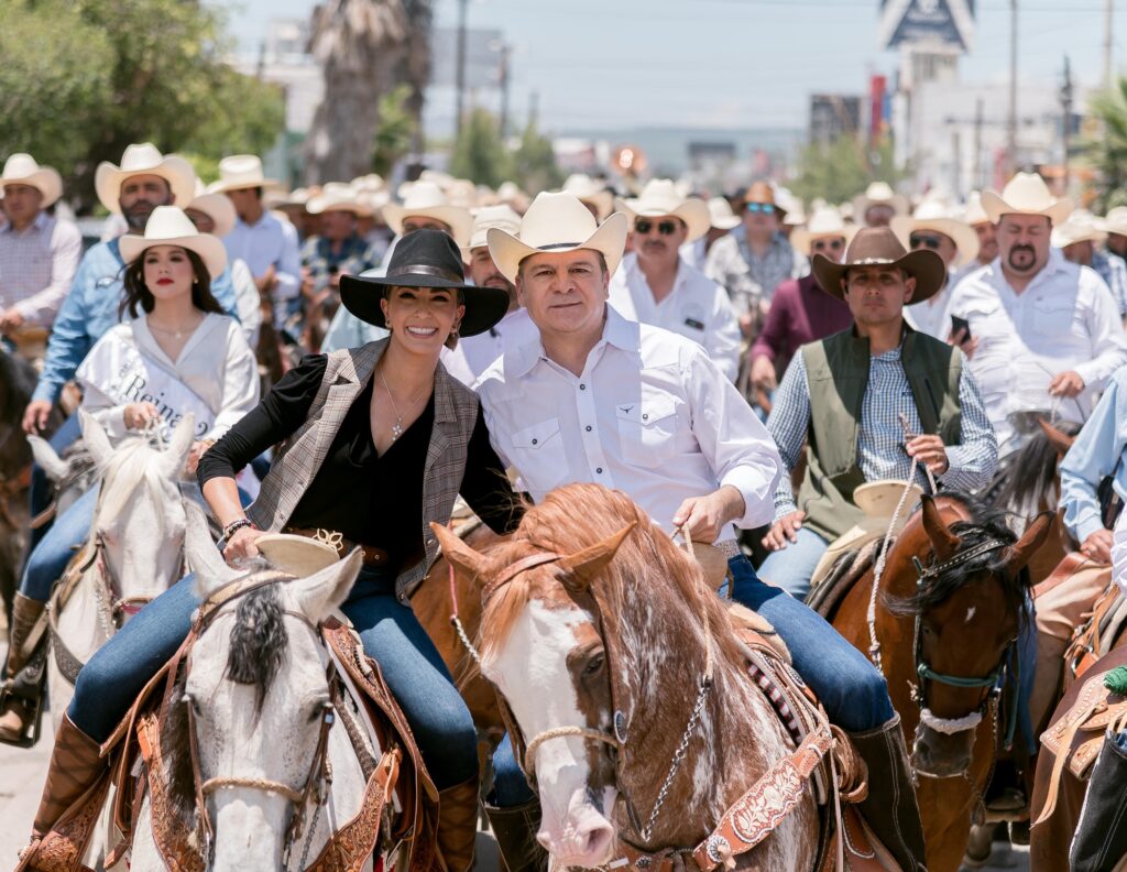 Con Esteban y Marisol al frente, la Cabalgata Villista 2025 revive el espíritu revolucionario de Durango