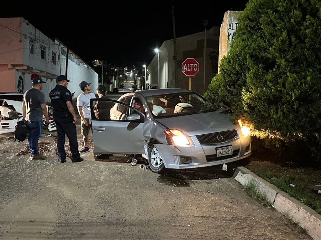 Choque en la Pedro de Lille deja daños materiales cuantiosos durante la noche