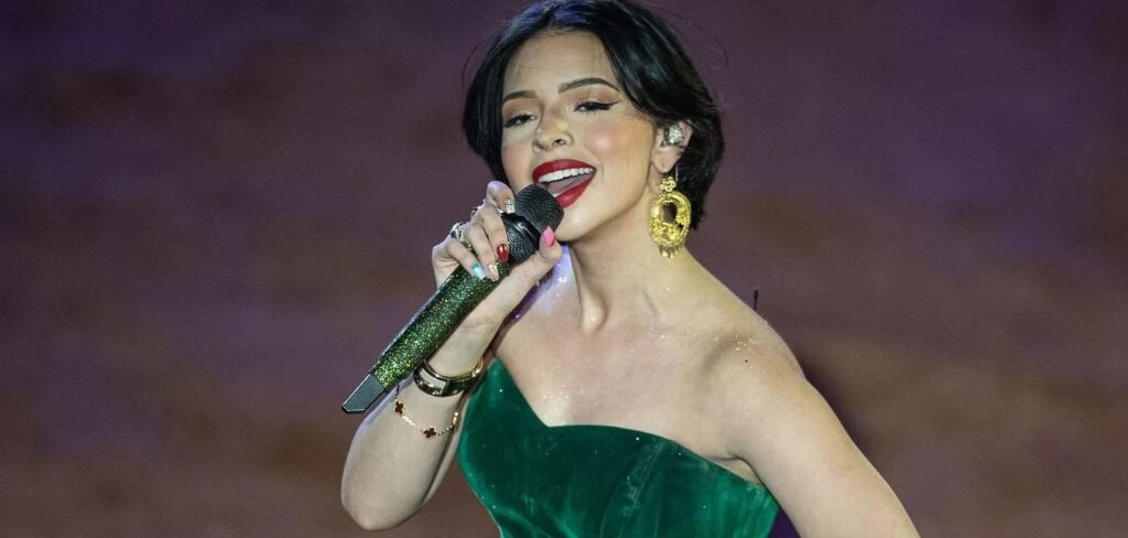 Fans tachan de grosera a Ángela Aguilar